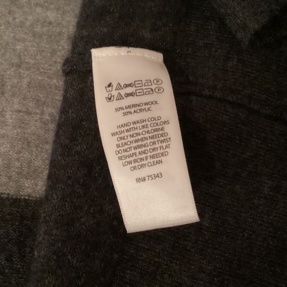 Adrienne Vittadini 50% merino wool vest - Picture 6 of 7